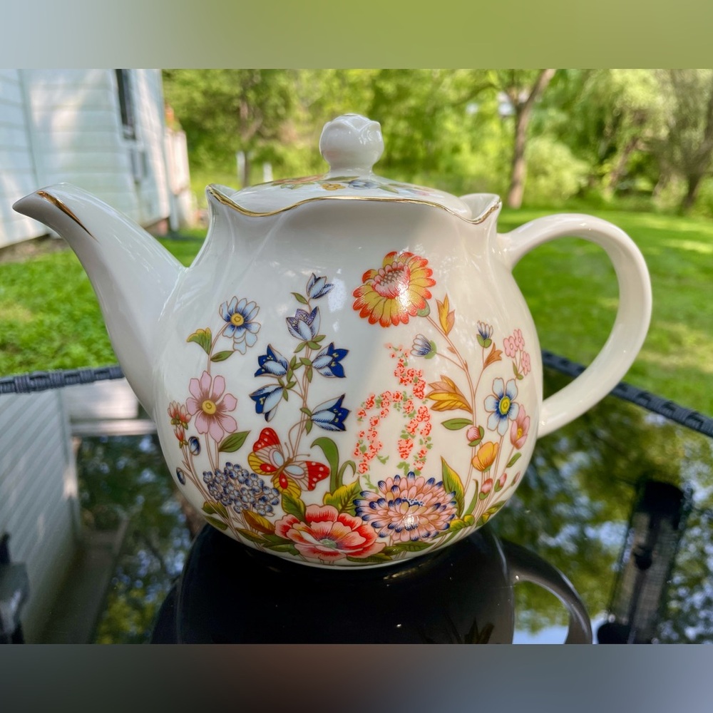 Vintage Robinson Design Group Floral 1989 Collectible Teapot Made In Japan.